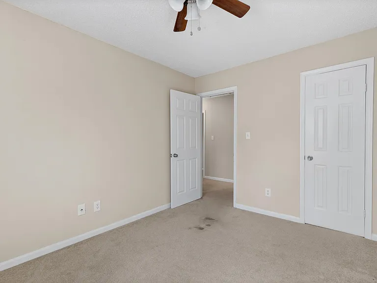 527 Pine Tops Ct — Photo 16