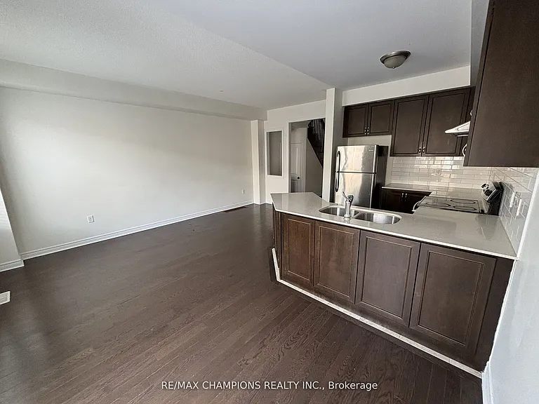 64 Pennycross Cres — Photo 6