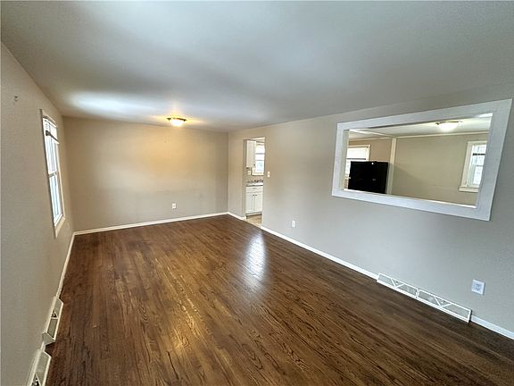 3rd image of 130 College Ln