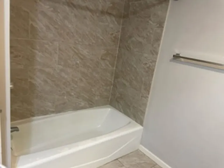 327 NW Gibson Rd — Photo 2