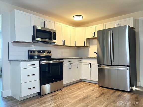5th image of 227 Doyle Ave