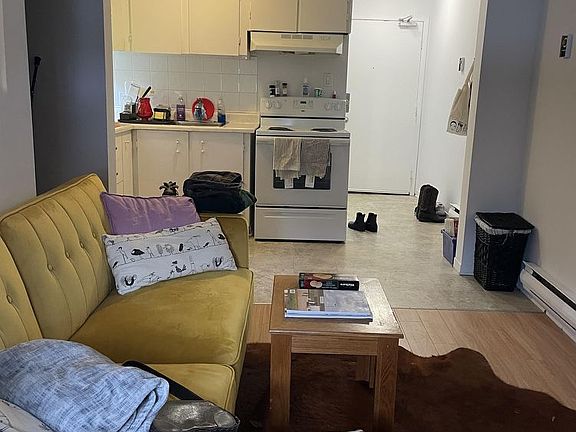 3rd image of 50 Bruyere St #4