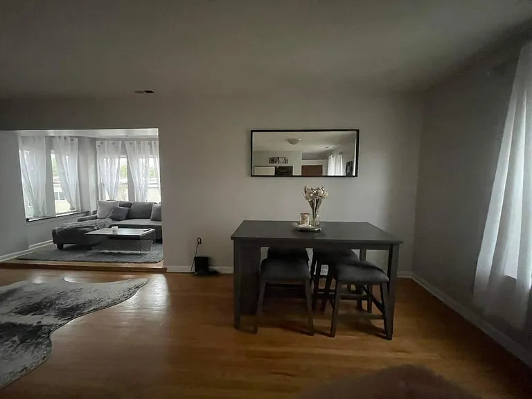 4215 N Lockwood Ave #11 — Photo 2