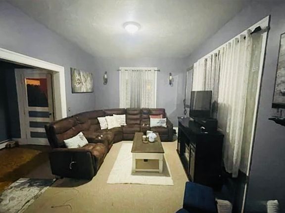 5th image of 105A Woodland St