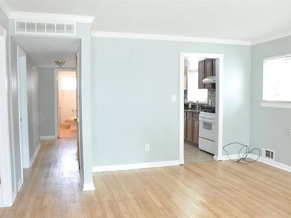 5th image of 628 W Kalama Ave