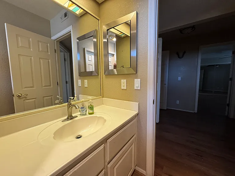 2022 Merrill Ln #6D — Photo 36