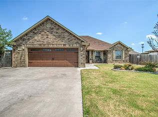 401 Stoneridge Dr, Moore, OK 73160