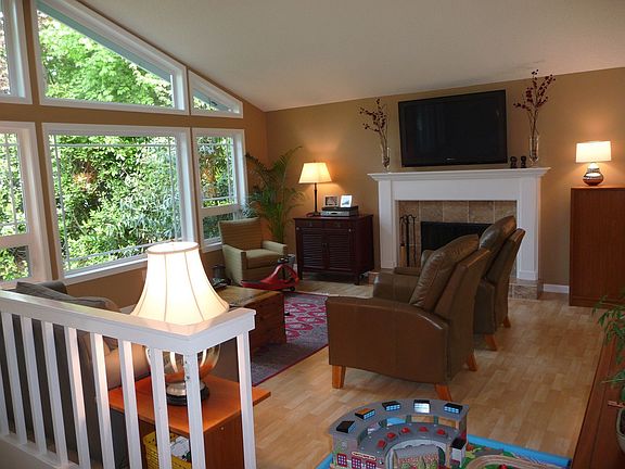 2nd image of 1519 218th Pl NE