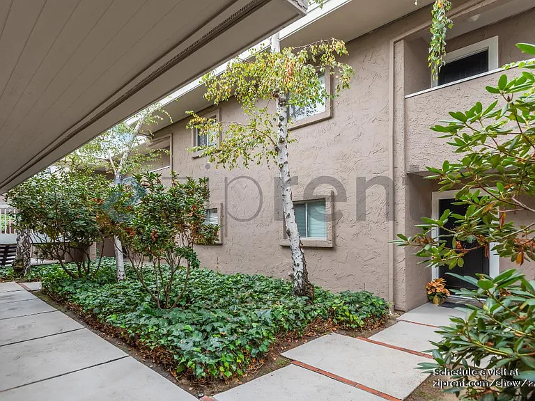 675 Sharon Park Dr #135 — Photo 2