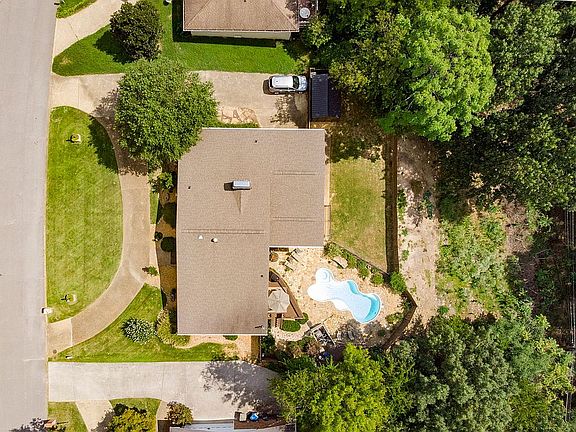 2nd image of 5702 Queen Aire Ln