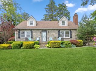 2 Salem Way, Glen Head, NY 11545
