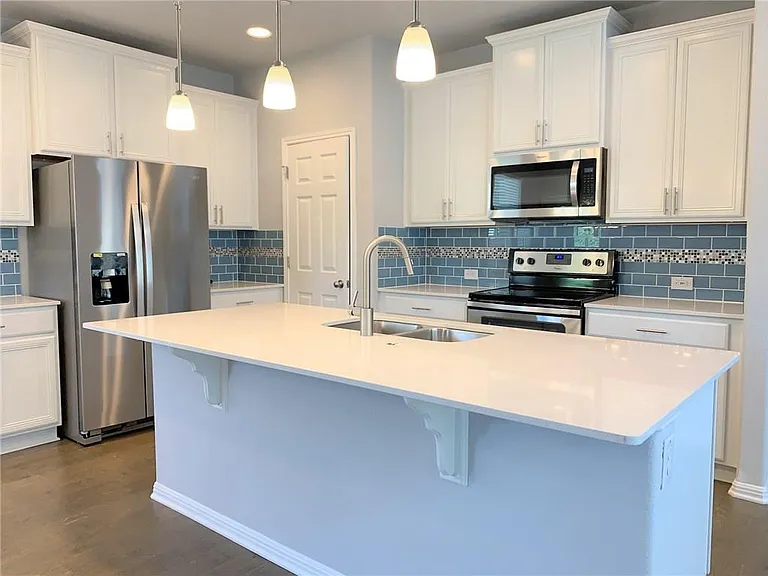 3240 E Whitestone Blvd #23 — Photo 6