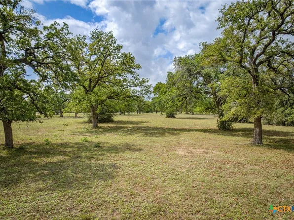 34 Settlement Way, Luling, TX 78648