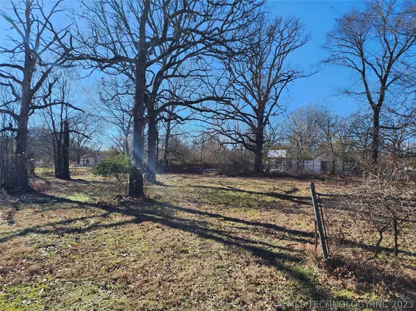 408 7th St, Talihina, OK 74571