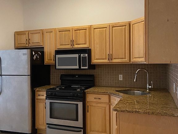 3rd image of 537 Gates Ave #3