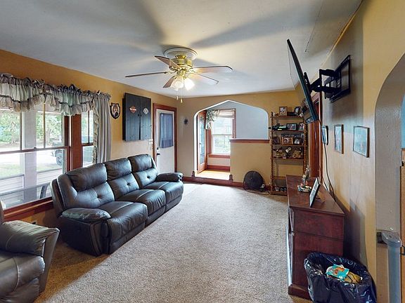 5th image of 837 Lenox Ave