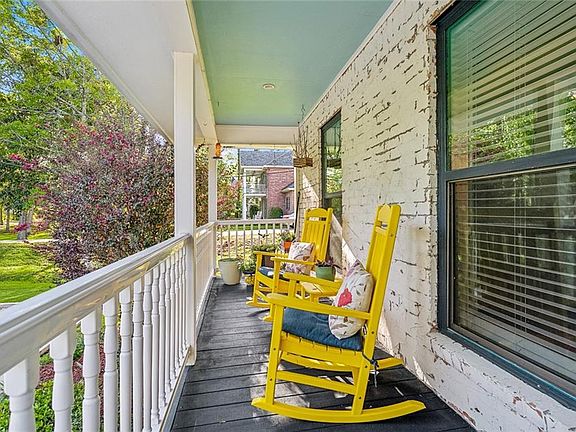 4th image of 207 Cottonwood Ln