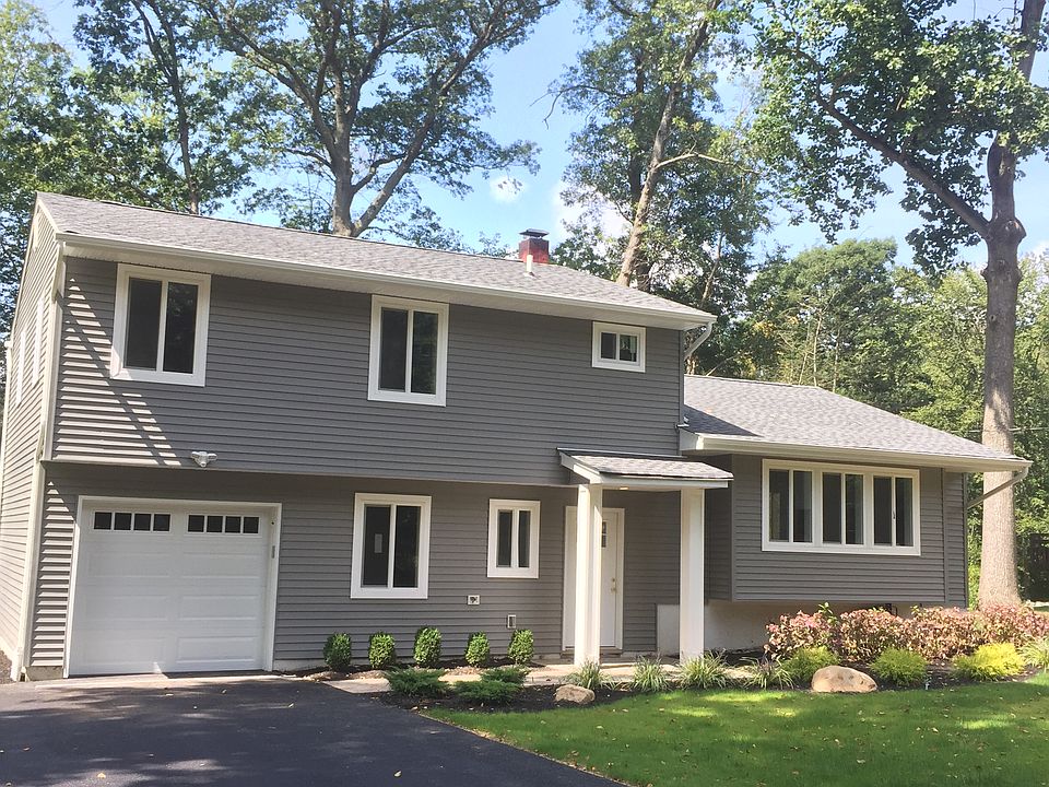 1st image of 22 Roslyn Ln