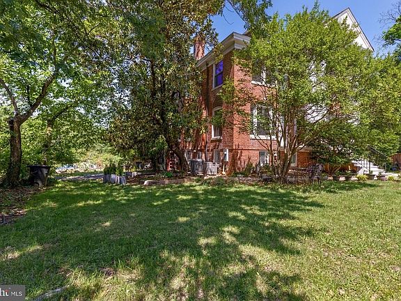 5th image of 3446 Oakwood Ter NW