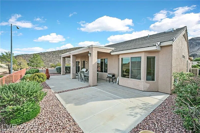 2 bed, 2.0 bath, 1580 sqft, $2,495 — Photo 2