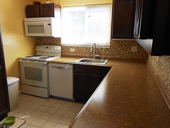 3rd image of 24635 Clareshire Dr APT 102