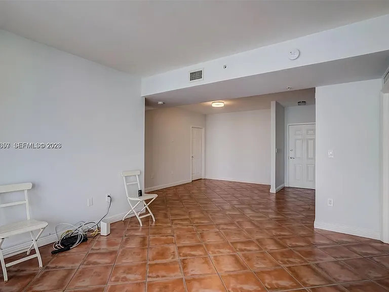 2425 SW 27th Ave #806 — Photo 11