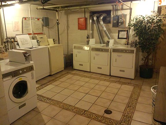 5th image of 1733 N Cambridge Ave APT 204
