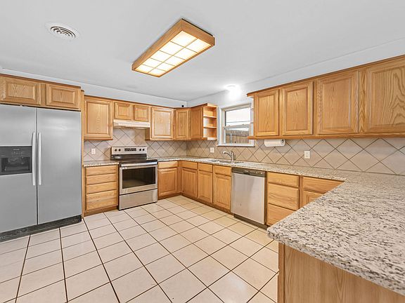 5th image of 4216 51st St