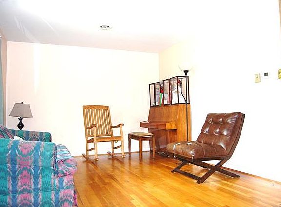 4th image of 2719 Terry Dr