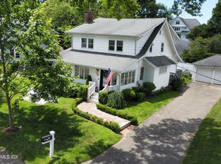 15 Heusted Dr, Old Greenwich, CT 06870