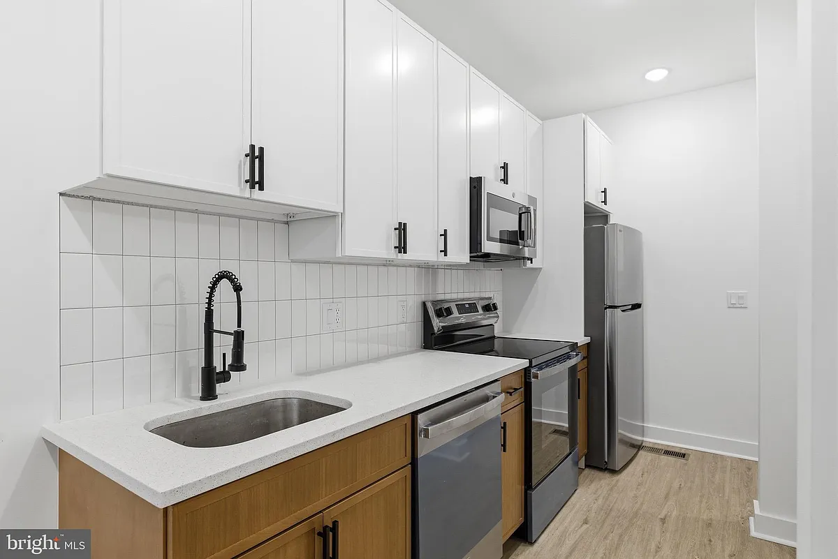 Building Photo - 4021 Brown St #1