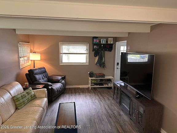 2nd image of 1033 Raider St