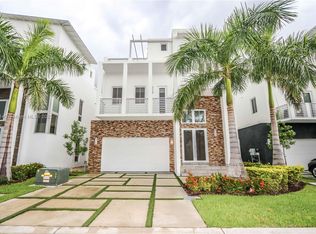 8241 NW 34th Dr, Doral, FL 33122