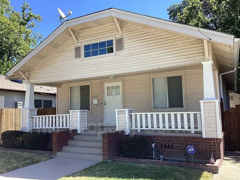 2 bed, 1.0 bath, 1204 sqft, $2,400 — Photo 2
