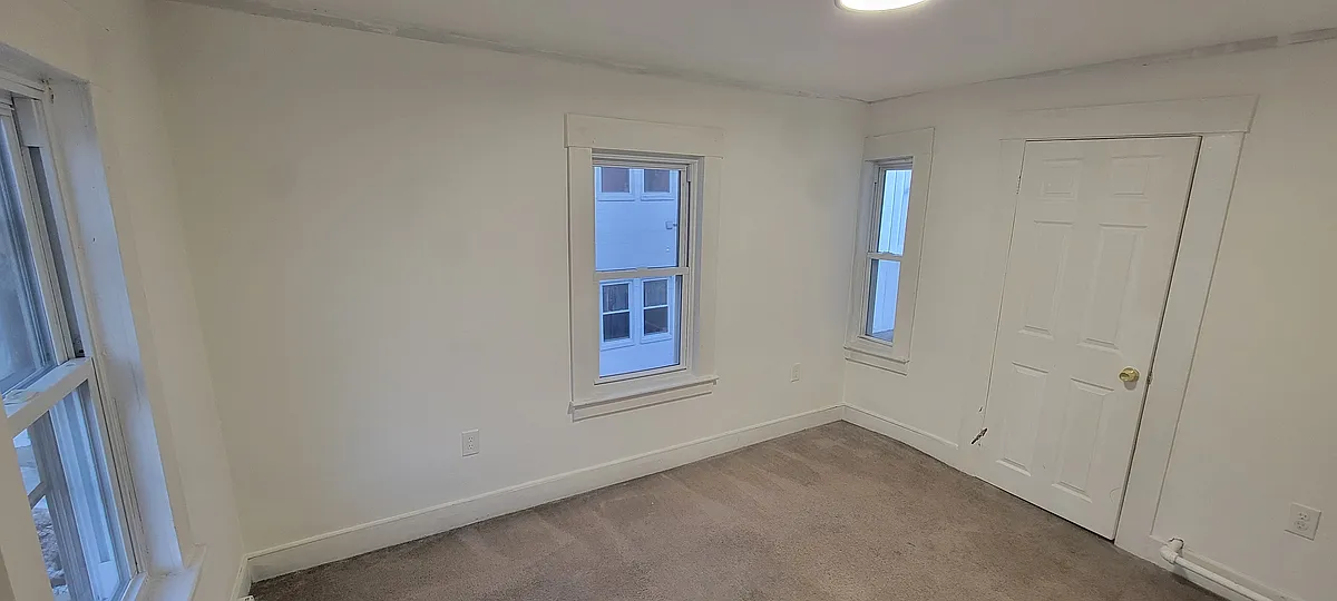 Building Photo - 28 Brook St #1