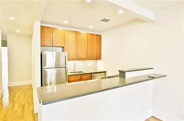 Rented by R New York