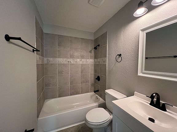 4th image of 566 Brockwood Ave