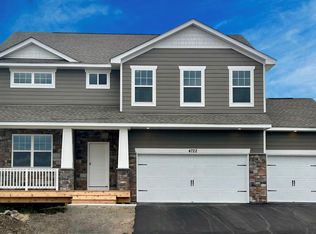 4722 Devonshire Ln, Chaska, MN 55318
