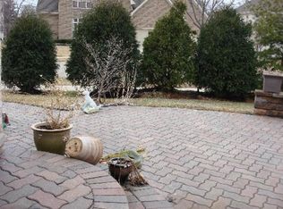 172 Huron Dr, Bloomingdale, IL 60108