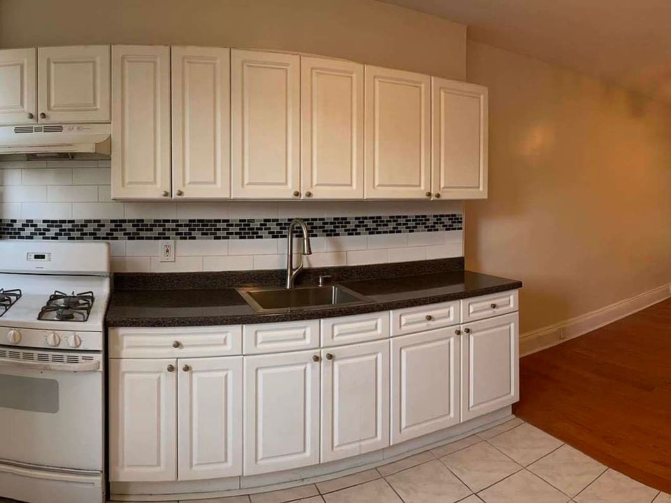 2nd image of 19-35 Linden St #2R
