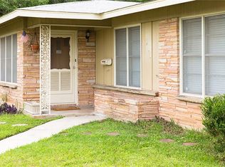 311 Pinewood Ln, San Antonio, TX 78216