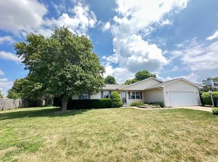3 Village Rd, Mansfield, IL 61854