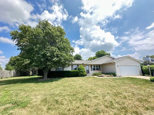 3 Village Rd, Mansfield, IL 61854