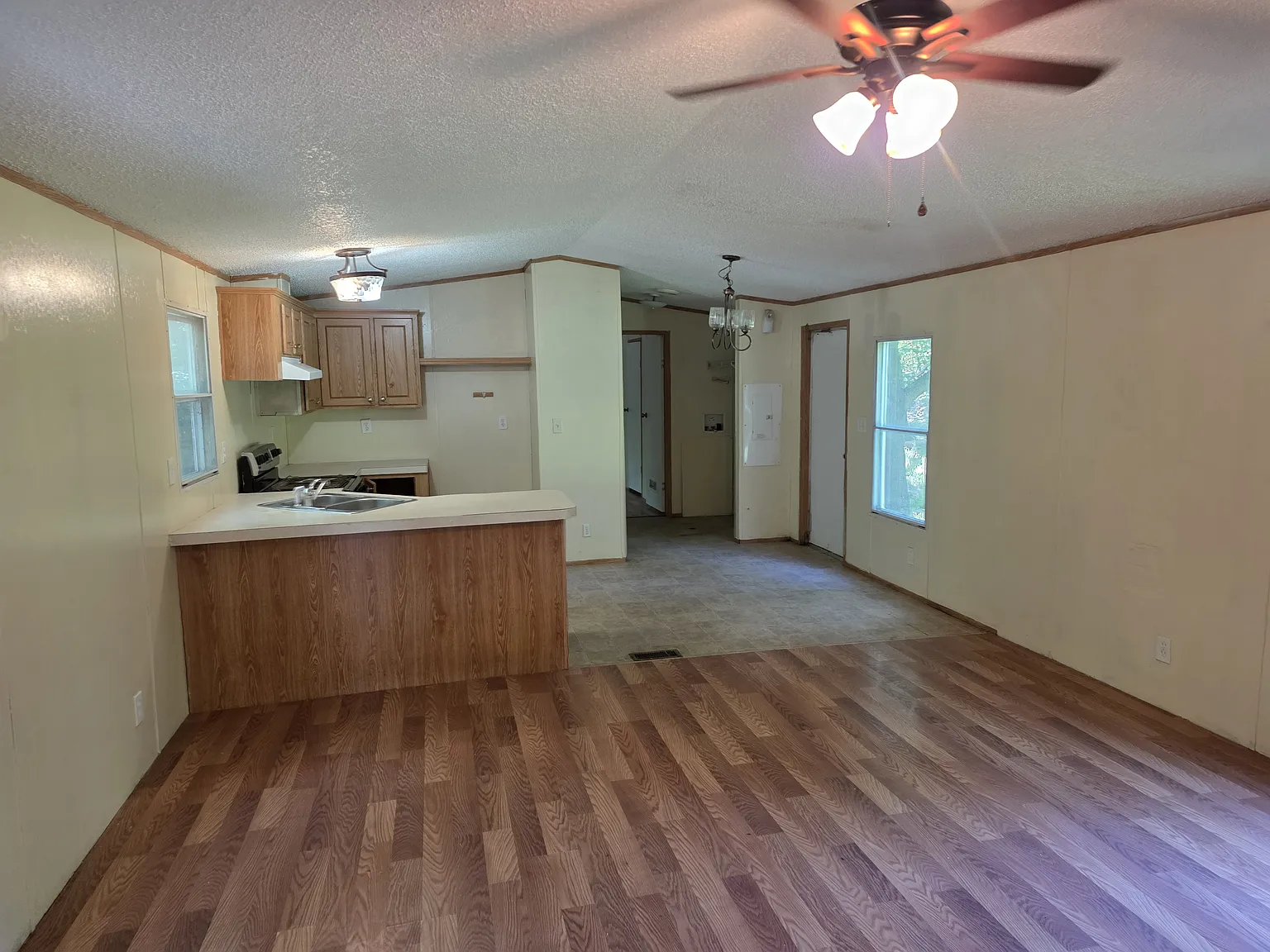 3 bed, 1200 sqft, $1,095 — Photo 3