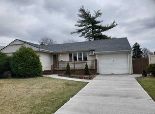 1882 Fairhaven Rd, East Meadow, NY 11554