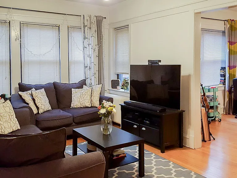 712 W Cornelia Ave #2 — Photo 3
