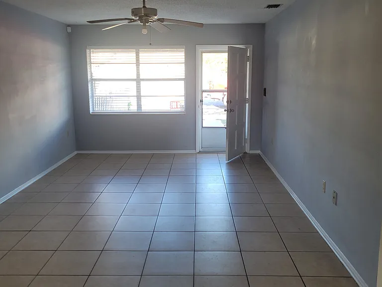1409 N Lake Ave — Photo 6