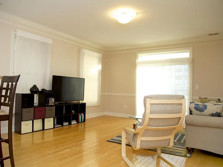 7706 Marine Rd — Photo 6
