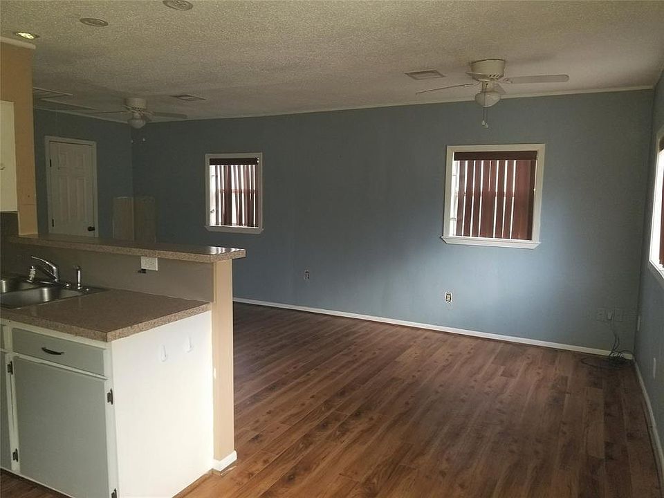 1st image of 602 E Sterling St