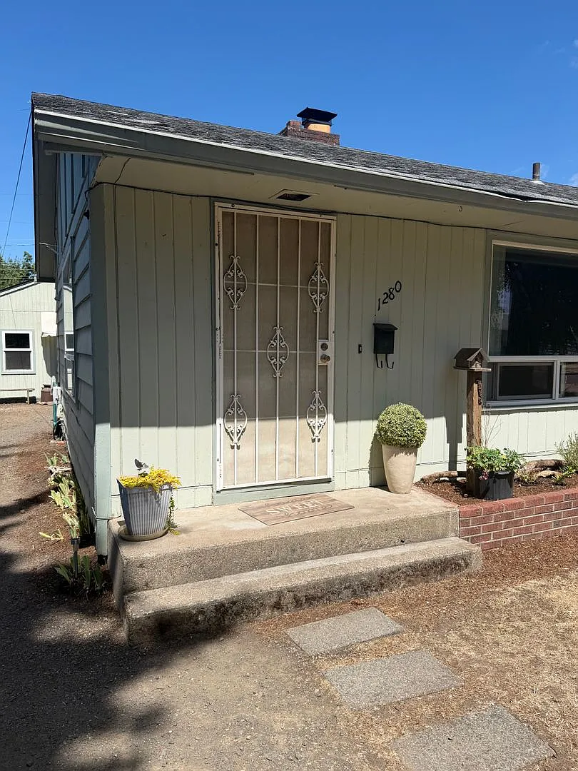 Beautifully updated 3-bedroom 1 bath duplex in Springfield! — Photo 3